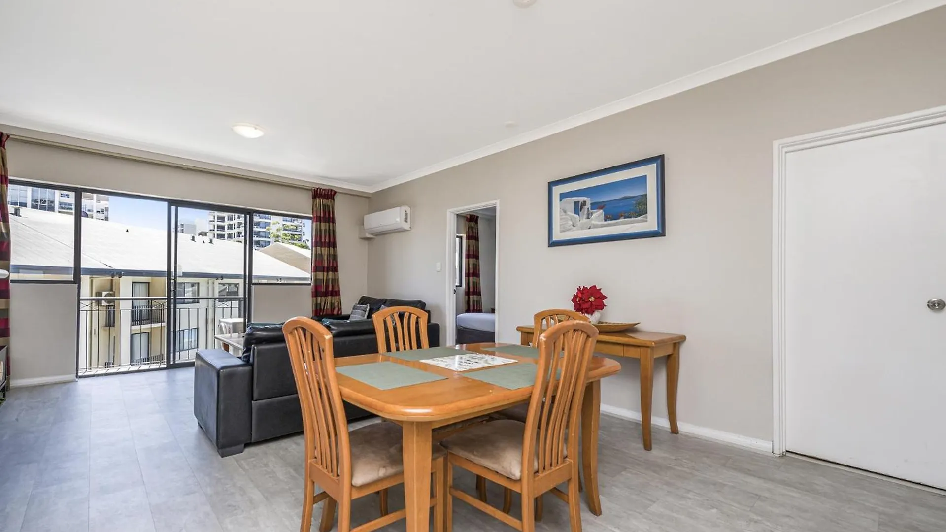 Central Perth 2-Bed Apartment With Pool & Gym