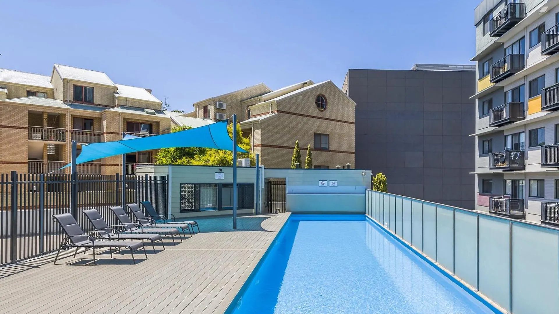Central Perth 2-Bed Apartment With Pool & Gym 오스트레일리아