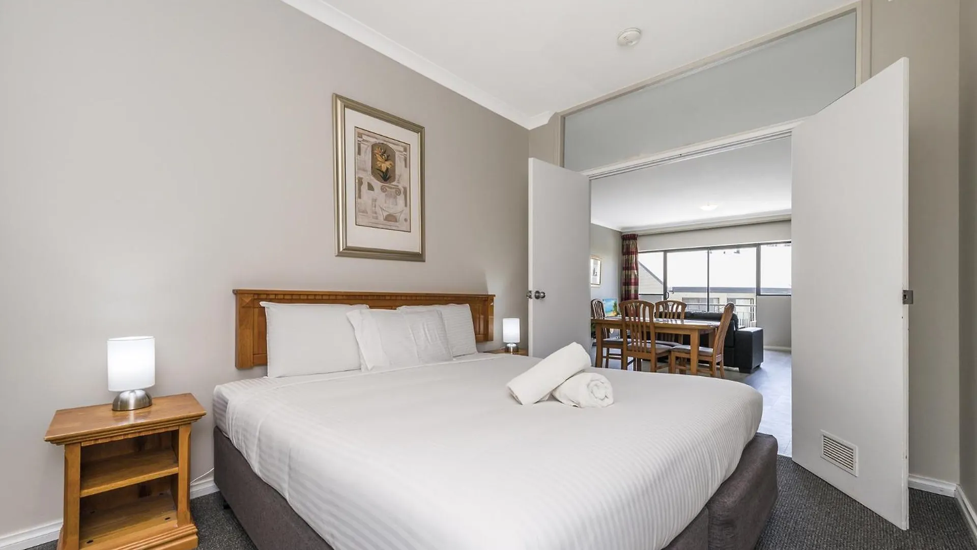 Central Perth 2-Bed Apartment With Pool & Gym