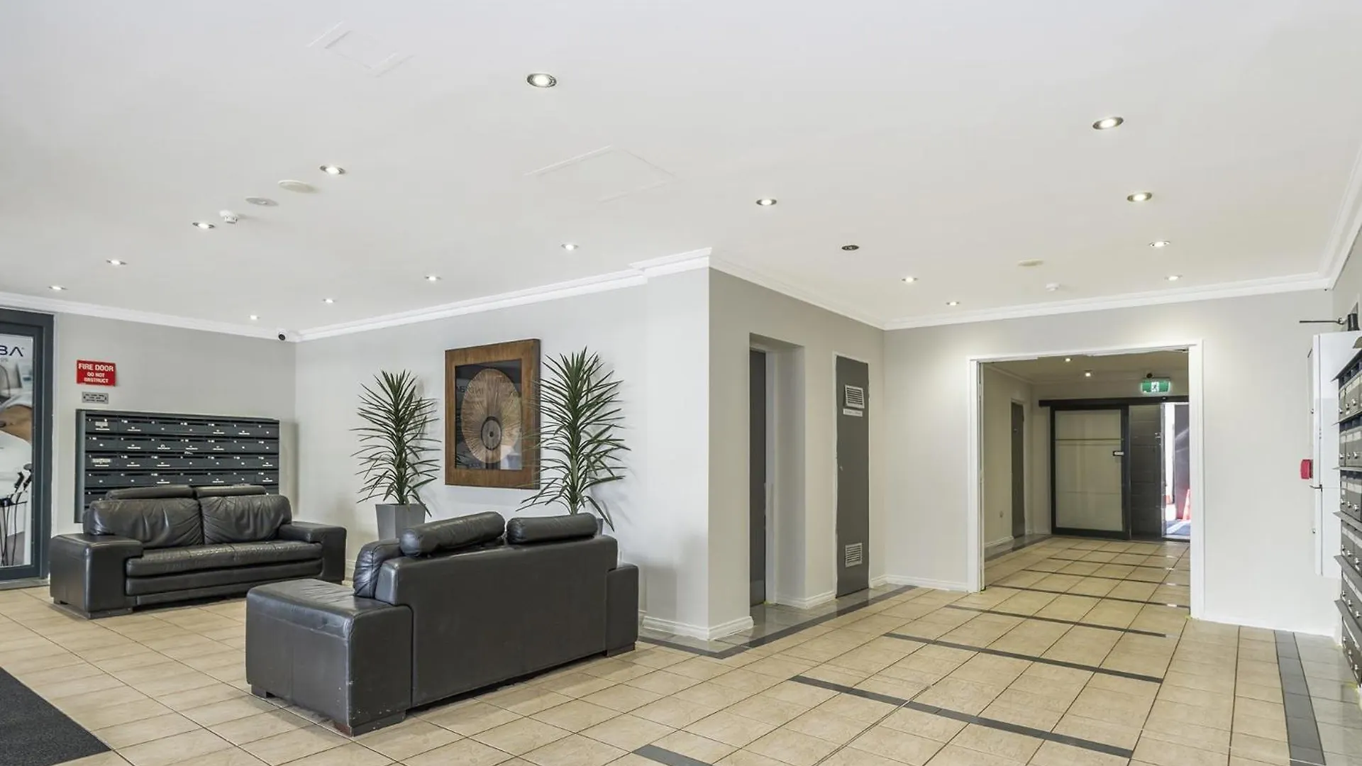 Central Perth 2-Bed Apartment With Pool & Gym