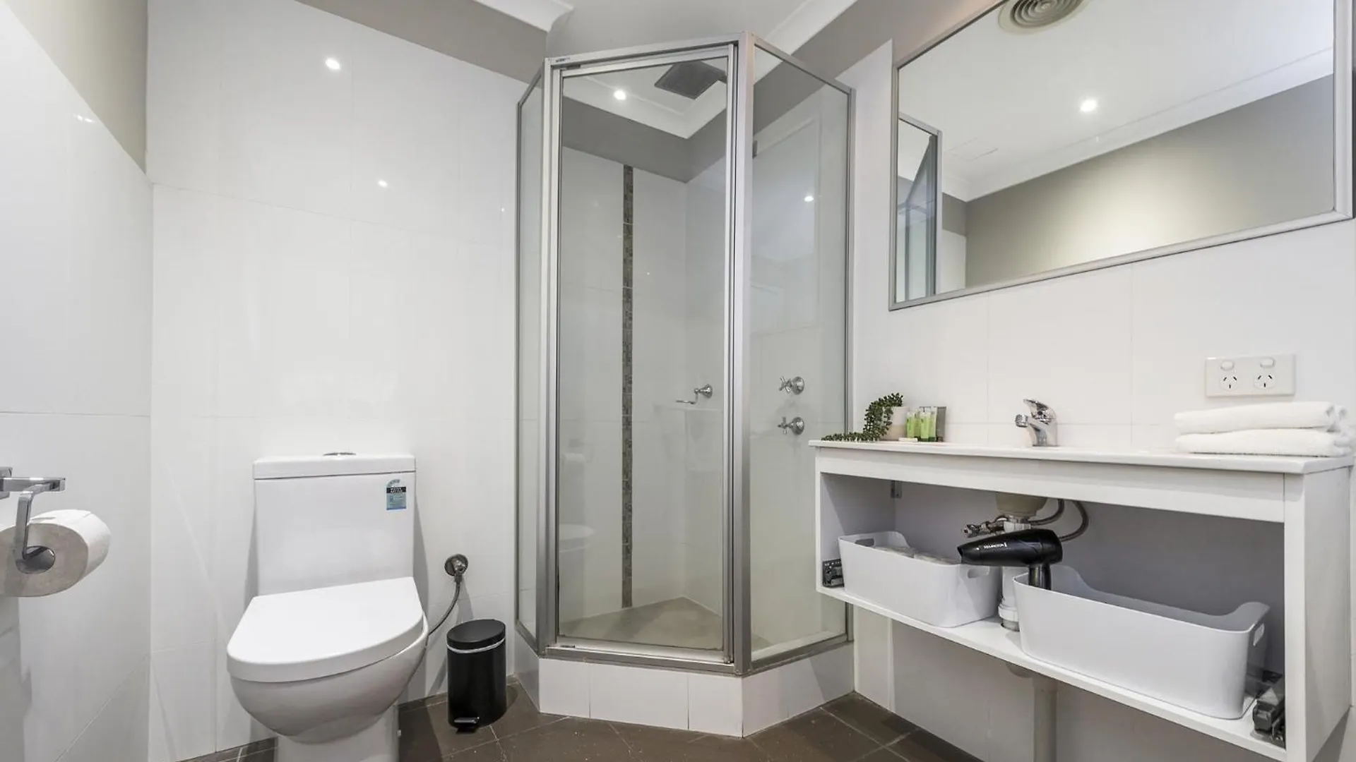 Central Perth 2-Bed Apartment With Pool & Gym 0*,
