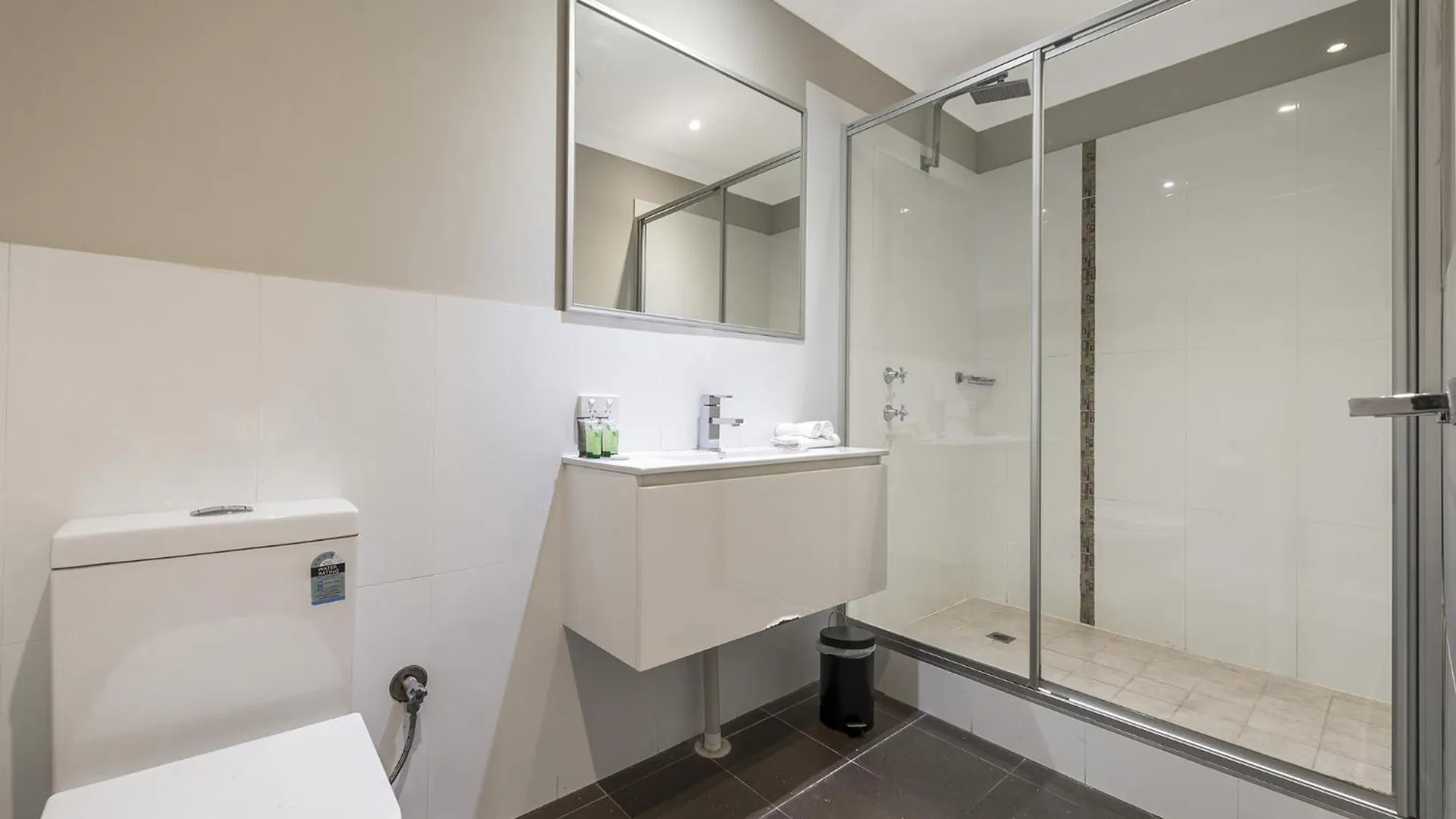 Central Perth 2-Bed Apartment With Pool & Gym
