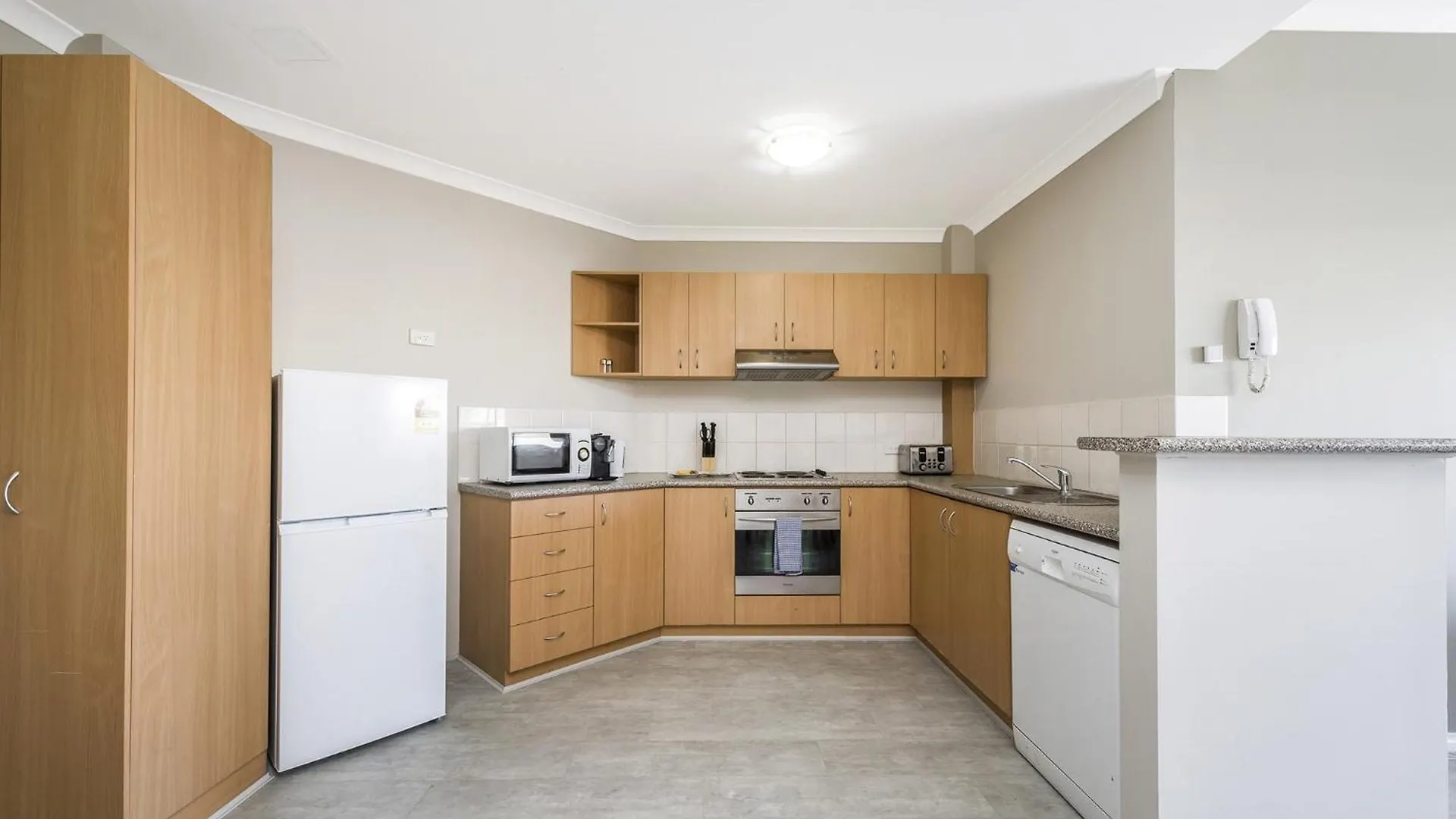 Central Perth 2-Bed Apartment With Pool & Gym