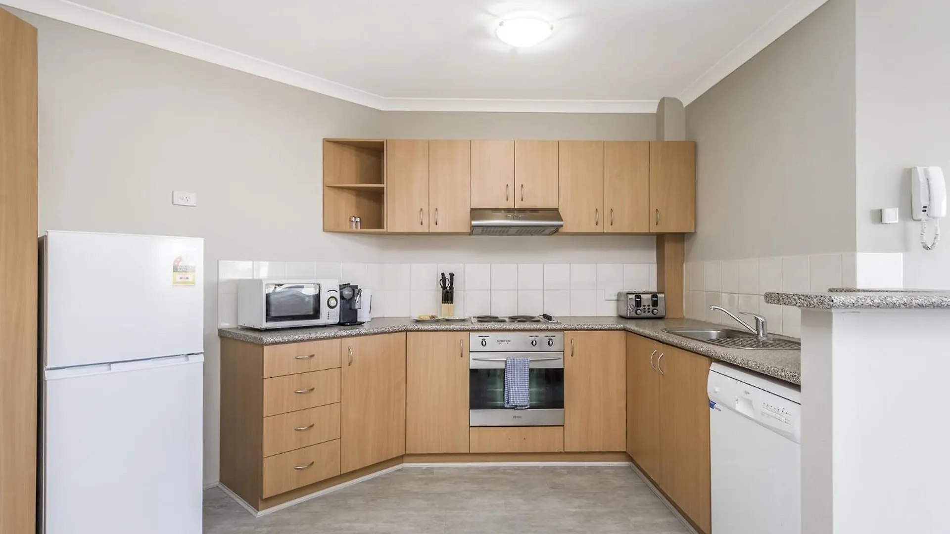 Central Perth 2-Bed Apartment With Pool & Gym 0*,