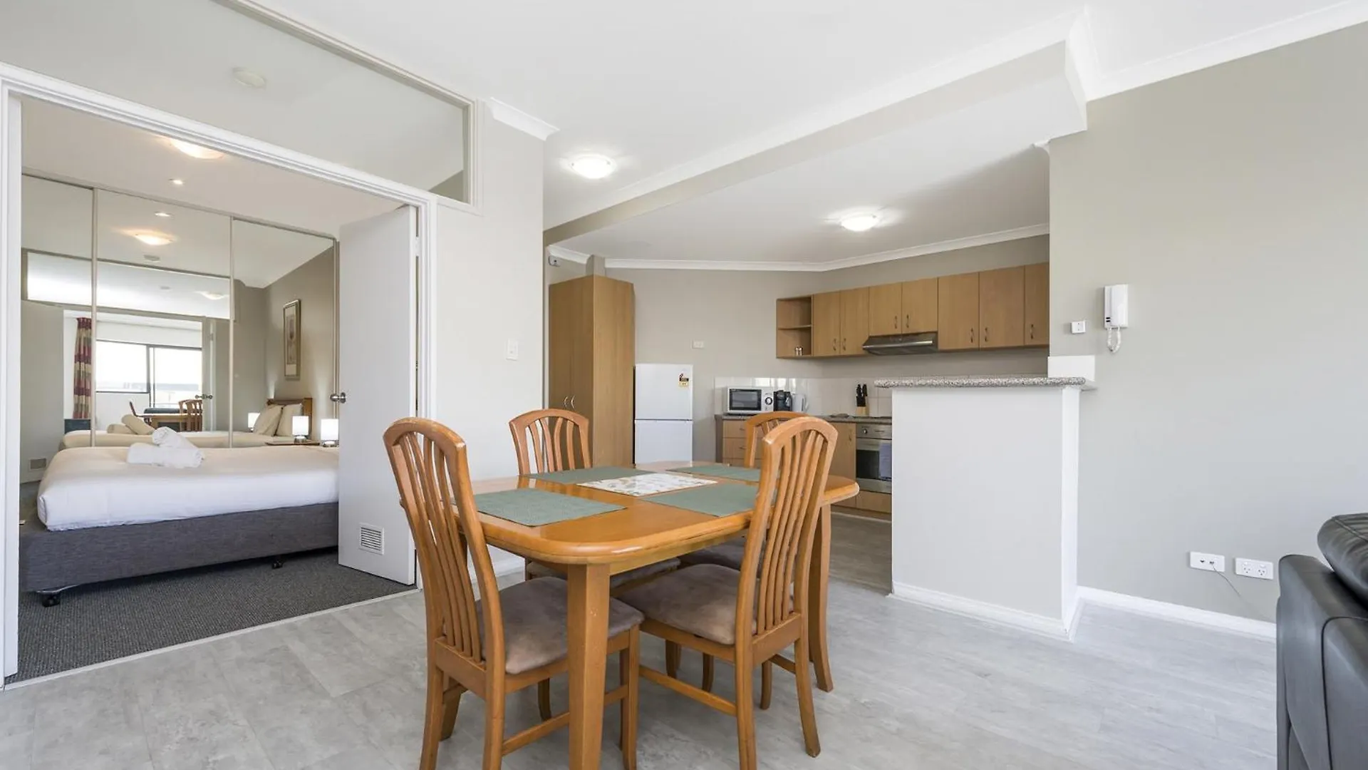 Central Perth 2-Bed Apartment With Pool & Gym