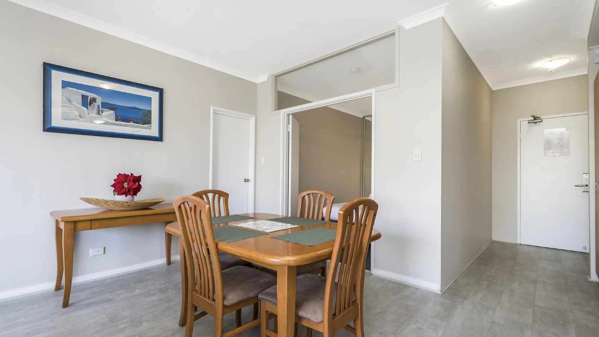 Central Perth 2-Bed Apartment With Pool & Gym