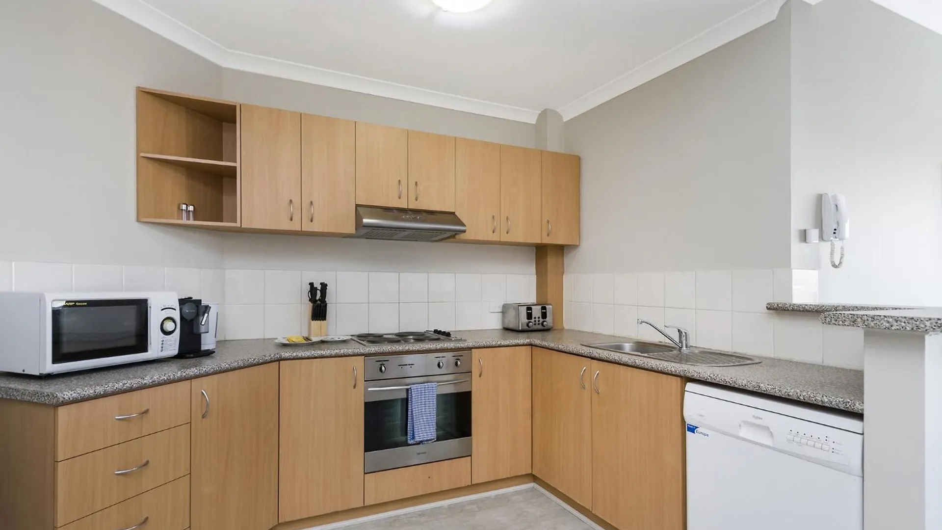 Central Perth 2-Bed Apartment With Pool & Gym 오스트레일리아
