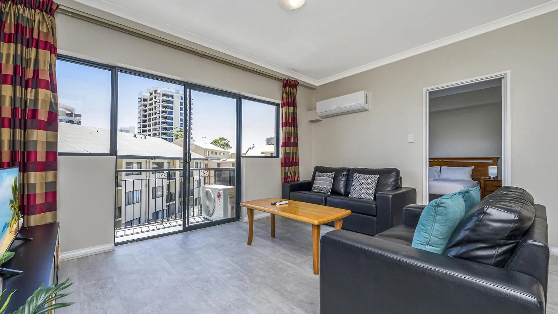Central Perth 2-Bed Apartment With Pool & Gym
