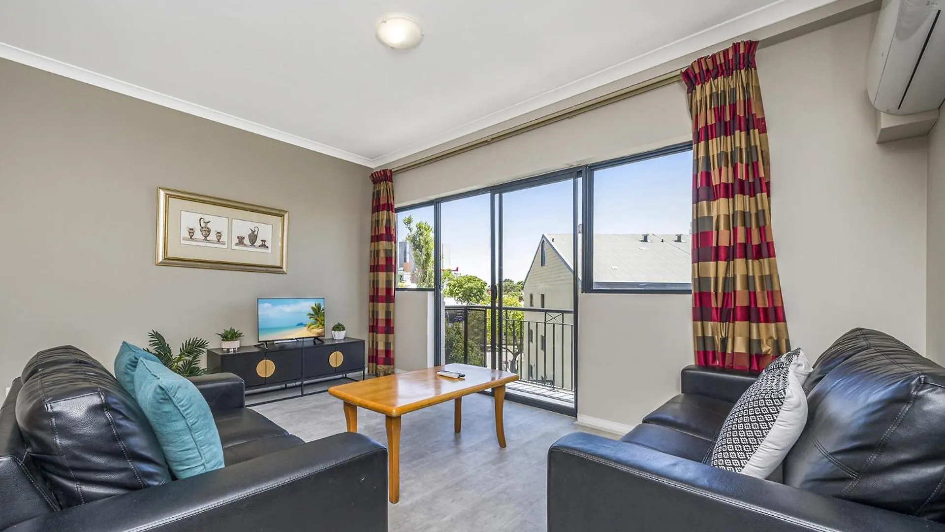 Central Perth 2-Bed Apartment With Pool & Gym